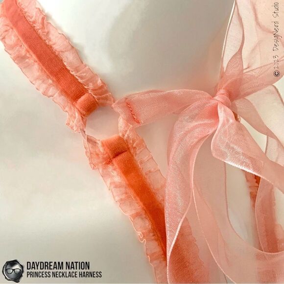 DAYDREAM NATION x DOLLS KILL PRINCESS NECKLACE HARNESS IN BLUSH PINK VELVET NWT - Picture 6 of 15